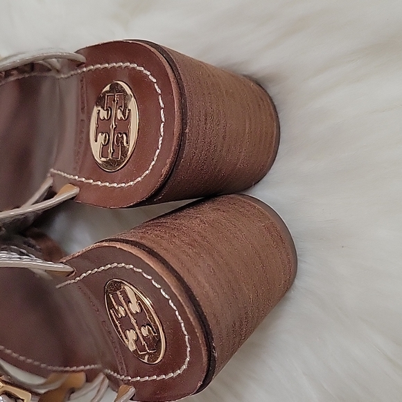 Tory Burch Reggie Silver Metallic leather gladiator sandals size 5